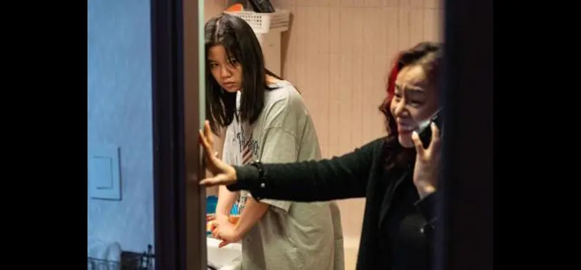 同じ下着を着るふたりの女 場面写真 1