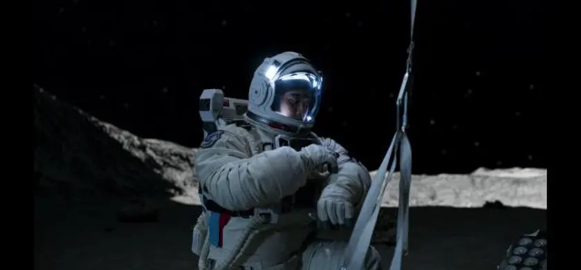 THE MOON 場面写真 1