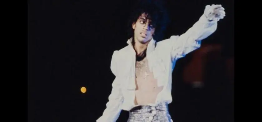 プリンスビューティフル・ストレンジ 場面写真 2