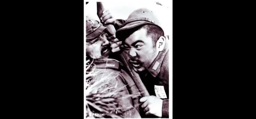 兵隊やくざ 場面写真 1