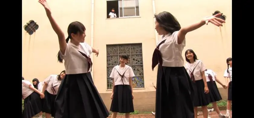 隣人のゆくえ－あの夏の歌声－ 場面写真 1
