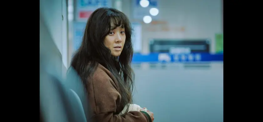 白い車に乗った女 場面写真 3