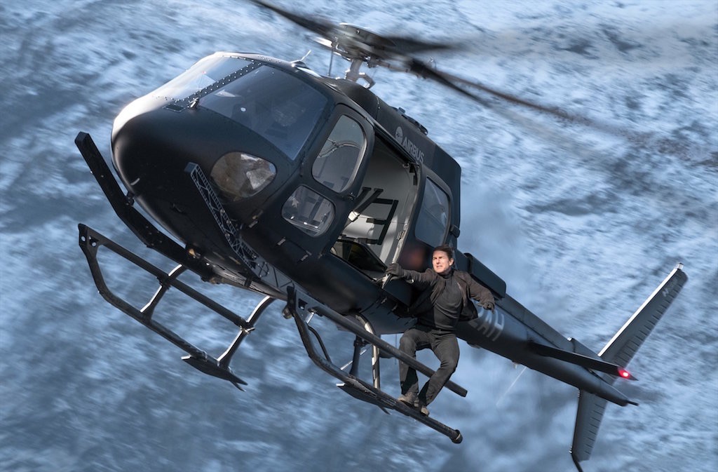 トム・クルーズが魅せる“本物の”アクション！『ミッション：インポッシブル』決死のアクロバット飛行に挑むメイキング映像