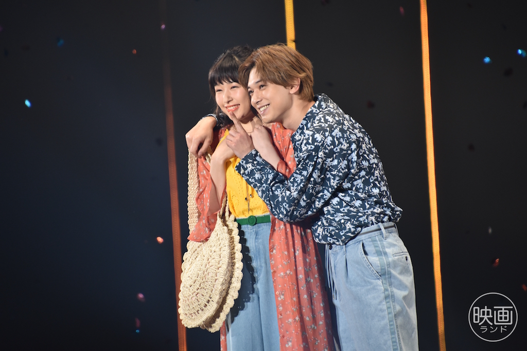 吉沢亮、桜井日奈子を抱き寄せ急接近！『ママレード・ボーイ』TGCコラボステージで観客熱狂