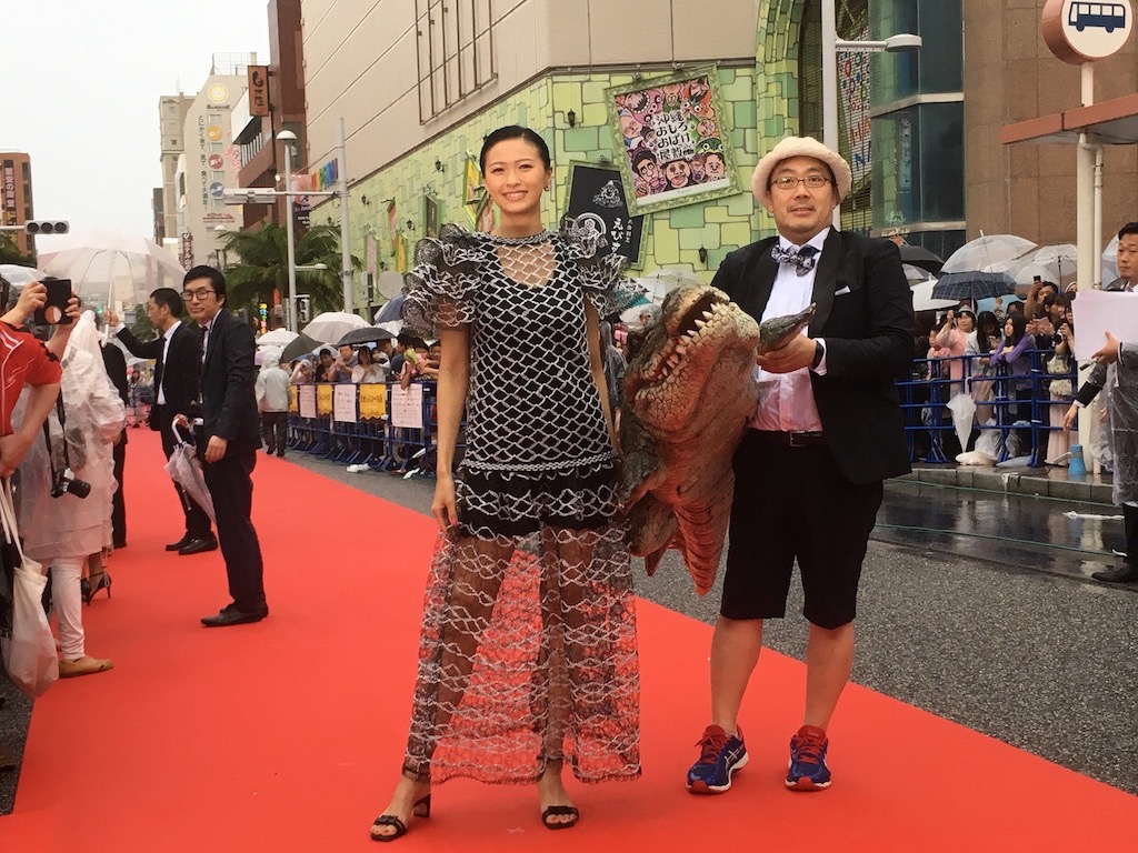 『妻ふり』榮倉奈々が笑顔でファンサービス！第10回沖縄国際映画祭レッドカーペットイベント
