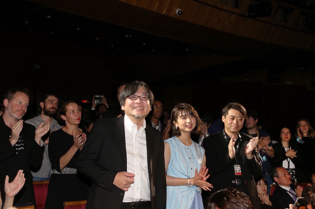 カンヌ監督週間『未来のミライ』細田守が6分間のスタンディングオベーションに感涙、上白石萌歌は「胸がいっぱいです」