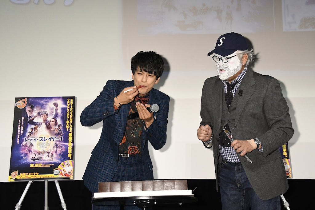 『レディ・プレイヤー１』森崎ウィン、誕生日祝福され笑顔「俺はガンダム箸で食う！」