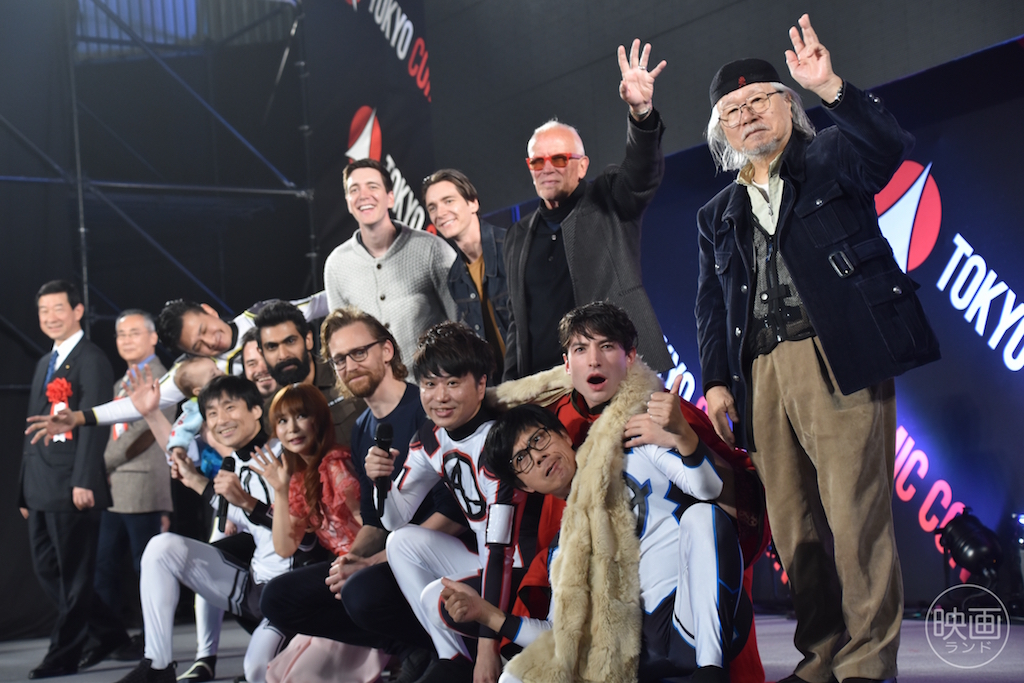 エズラ・ミラー、トム・ヒドルストンら来日にファン大熱狂！「東京コミコン2018」開幕